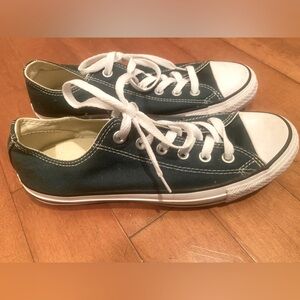 Converse All Star Unisex Low Top Sneakers Women Size 8 & Men’s Size 6. Pre-owned